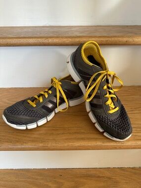 Adidas Oscillation Running/Street Shoe